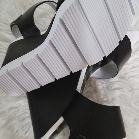 Juicy Couture sandals - Picture 3 of 9